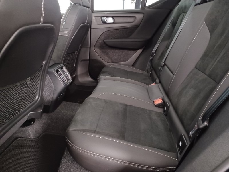 2024 (73) VOLVO XC40 2.0 B4P Ultimate Dark 5dr Auto 5454350