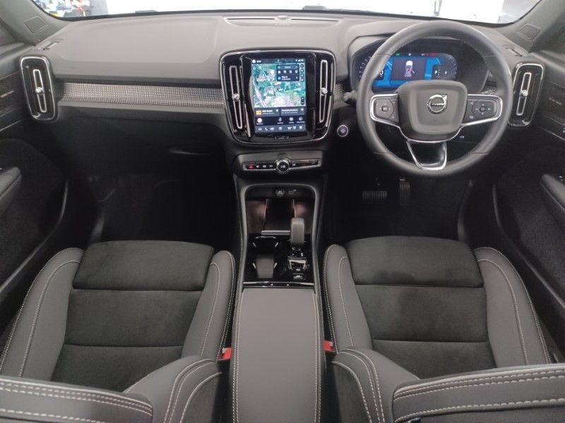 2024 (73) VOLVO XC40 2.0 B4P Ultimate Dark 5dr Auto 5454340
