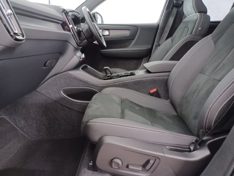 2024 (73) VOLVO XC40 2.0 B4P Ultimate Dark 5dr Auto 5454347