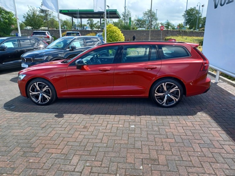 2025 (25) VOLVO V60 2.0 B4P Plus Dark 5dr Auto [7 speed] 5518394