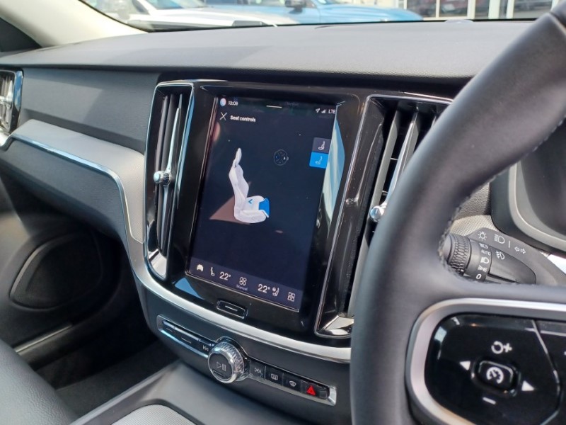 2025 (25) VOLVO V60 2.0 B4P Plus Dark 5dr Auto [7 speed] 5518412