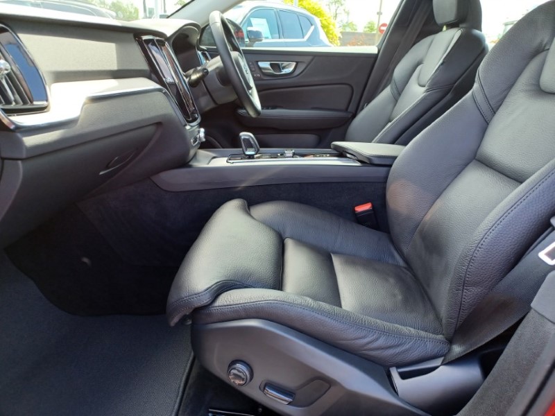 2025 (25) VOLVO V60 2.0 B4P Plus Dark 5dr Auto [7 speed] 5518420