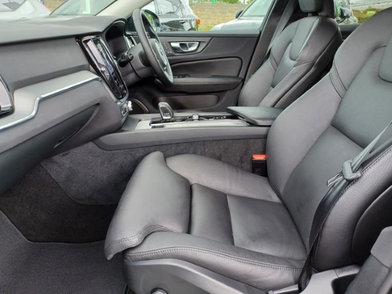 2025 (25) VOLVO V60 2.0 B4P Plus Dark 5dr Auto [7 speed] 5515165