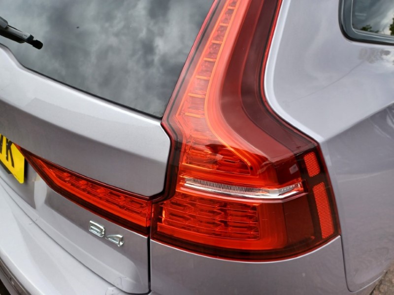 2025 (25) VOLVO V60 2.0 B4P Plus Dark 5dr Auto [7 speed] 5515237