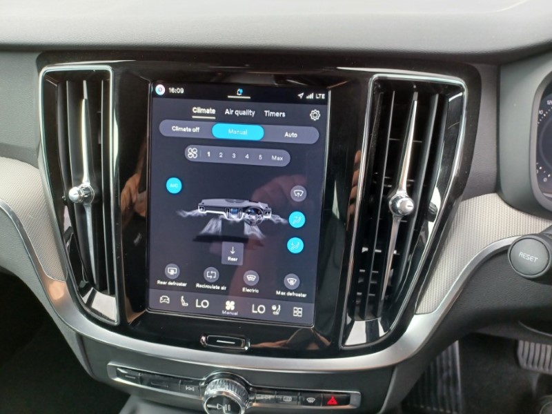 2025 (25) VOLVO V60 2.0 B4P Plus Dark 5dr Auto [7 speed] 5515147