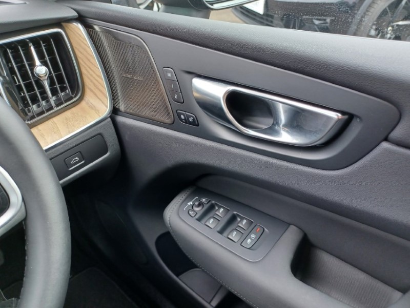 2025 (25) VOLVO XC60 2.0 B5P Plus Dark 5dr AWD Geartronic 5509443