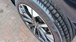 2025 (25) VOLVO XC60 2.0 B5P Plus Dark 5dr AWD Geartronic 5509581