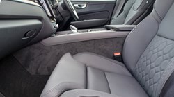 2025 (25) VOLVO XC60 2.0 B5P Plus Dark 5dr AWD Geartronic 5509569