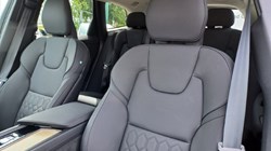 2025 (25) VOLVO XC60 2.0 B5P Plus Dark 5dr AWD Geartronic 5509570