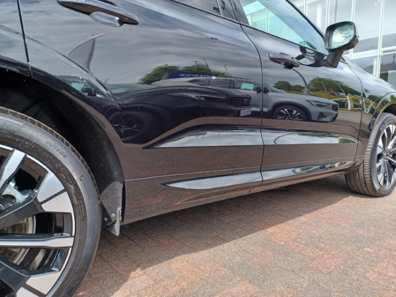 2025 (25) VOLVO XC60 2.0 B5P Plus Dark 5dr AWD Geartronic 5509586
