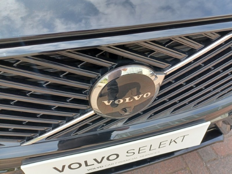 2025 (25) VOLVO XC60 2.0 B5P Plus Dark 5dr AWD Geartronic 5509588