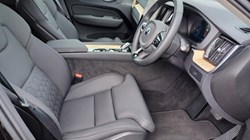 2025 (25) VOLVO XC60 2.0 B5P Plus Dark 5dr AWD Geartronic 5509561