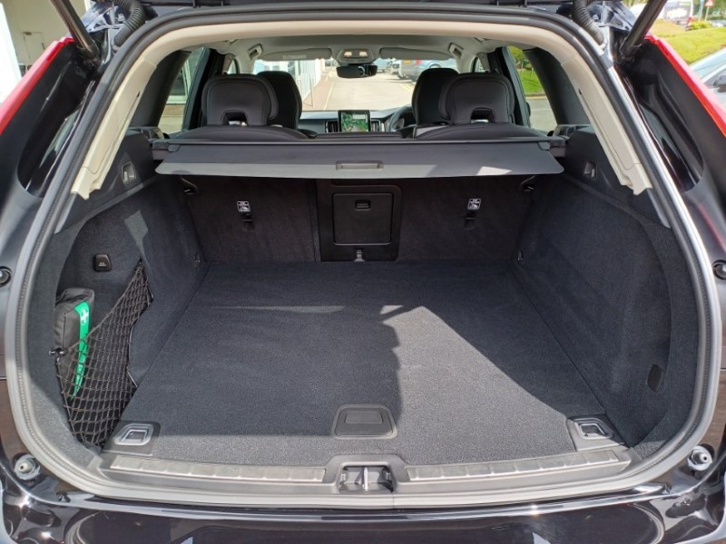 2025 (25) VOLVO XC60 2.0 B5P Plus Dark 5dr AWD Geartronic 5509573
