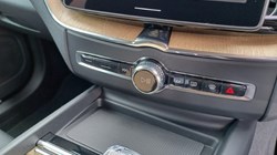 2025 (25) VOLVO XC60 2.0 B5P Plus Dark 5dr AWD Geartronic 5509427