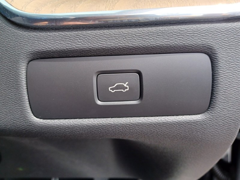 2025 (25) VOLVO XC60 2.0 B5P Plus Dark 5dr AWD Geartronic 5509429