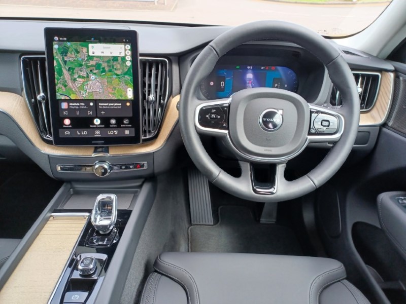 2025 (25) VOLVO XC60 2.0 B5P Plus Dark 5dr AWD Geartronic 5509565