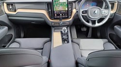 2025 (25) VOLVO XC60 2.0 B5P Plus Dark 5dr AWD Geartronic 5509566