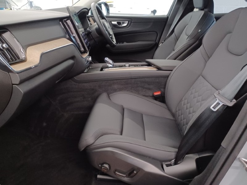 2025 (75) VOLVO XC60 2.0 T6 [350] PHEV Plus Dark 5dr AWD Geartronic 5528517
