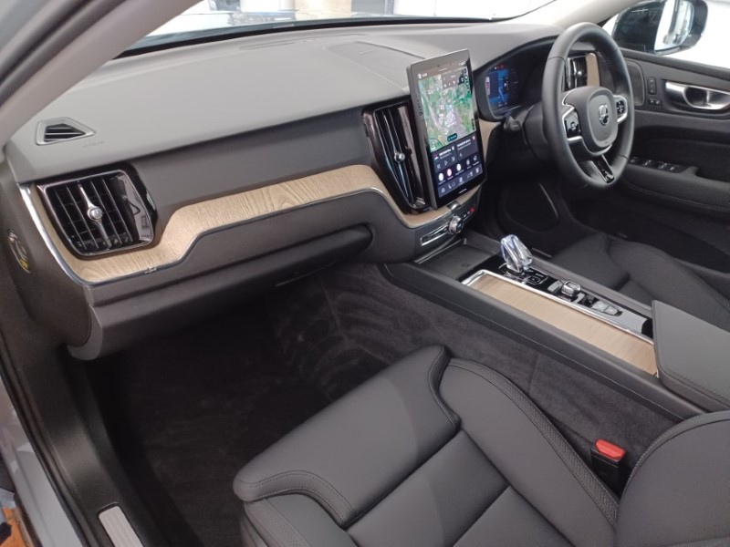 2025 (75) VOLVO XC60 2.0 T6 [350] PHEV Plus Dark 5dr AWD Geartronic 5528518