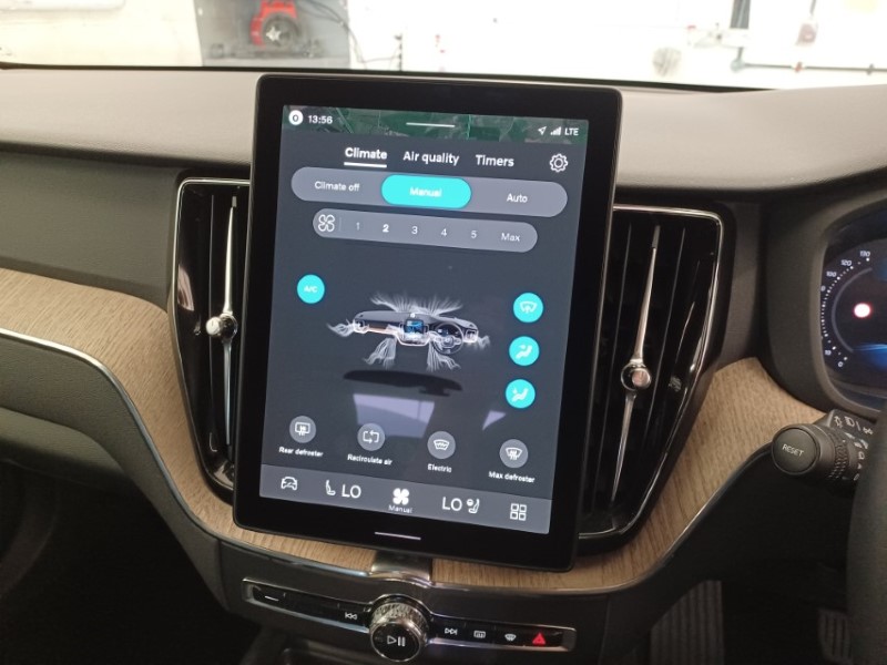 2025 (75) VOLVO XC60 2.0 T6 [350] PHEV Plus Dark 5dr AWD Geartronic 5528488