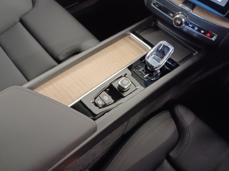 2025 (75) VOLVO XC60 2.0 T6 [350] PHEV Plus Dark 5dr AWD Geartronic 5528501