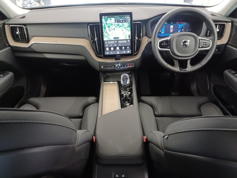 2025 (75) VOLVO XC60 2.0 T6 [350] PHEV Plus Dark 5dr AWD Geartronic 5528516