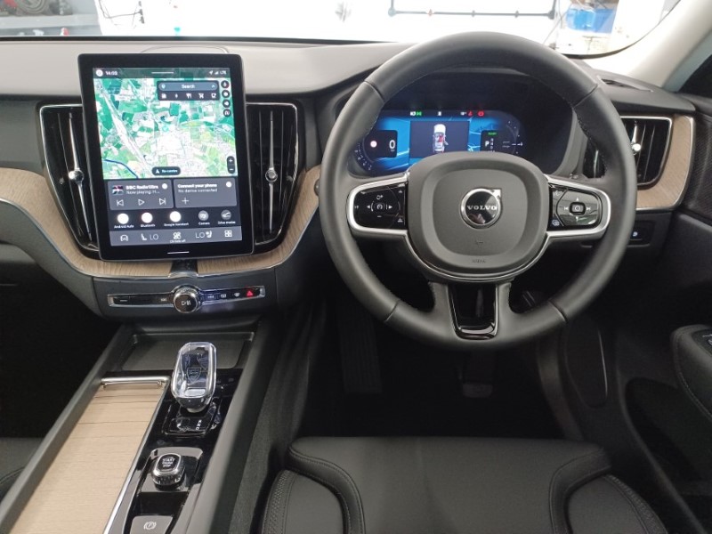 2025 (75) VOLVO XC60 2.0 T6 [350] PHEV Plus Dark 5dr AWD Geartronic 5528515