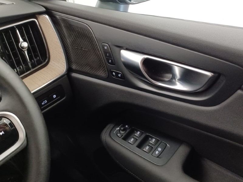 2025 (75) VOLVO XC60 2.0 T6 [350] PHEV Plus Dark 5dr AWD Geartronic 5528494