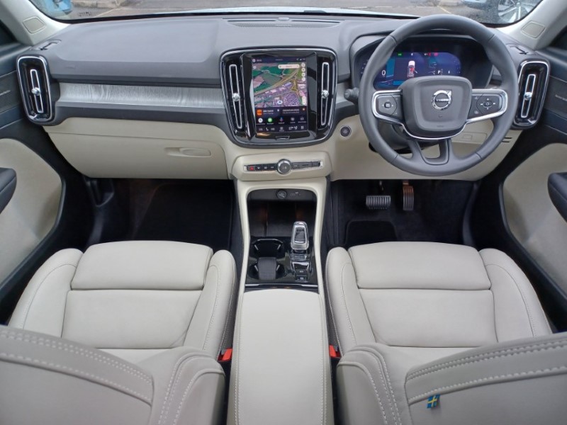 2025 (75) VOLVO XC40 2.0 B3P Ultra Bright 5dr Auto 5516398