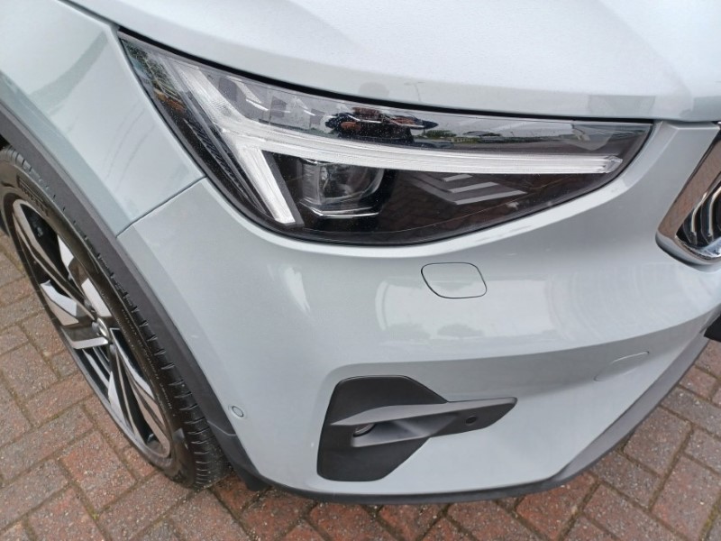 2025 (75) VOLVO XC40 2.0 B3P Ultra Bright 5dr Auto 5516423