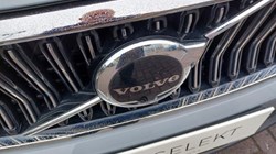 2025 (75) VOLVO XC40 2.0 B3P Ultra Bright 5dr Auto 5516424