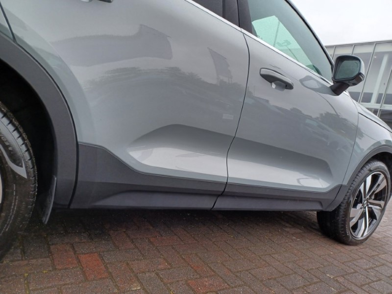2025 (75) VOLVO XC40 2.0 B3P Ultra Bright 5dr Auto 5516422