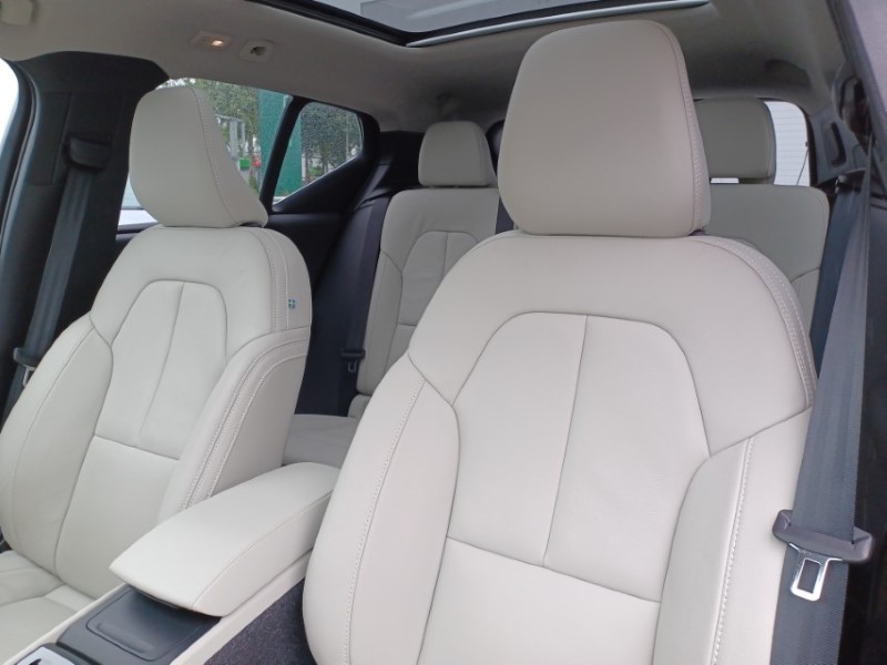 2025 (75) VOLVO XC40 2.0 B3P Ultra Bright 5dr Auto 5516402