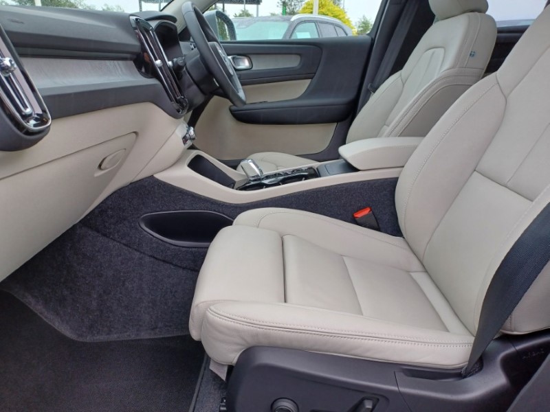 2025 (75) VOLVO XC40 2.0 B3P Ultra Bright 5dr Auto 5516399