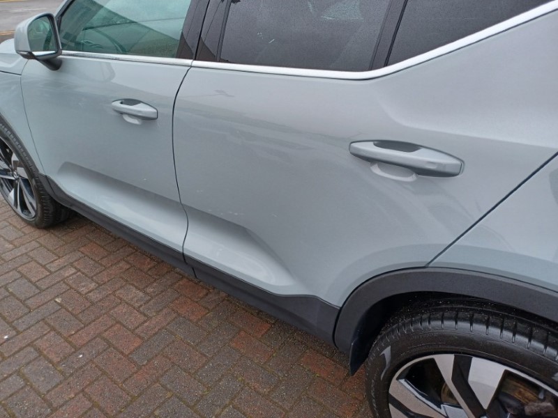 2025 (75) VOLVO XC40 2.0 B3P Ultra Bright 5dr Auto 5516417