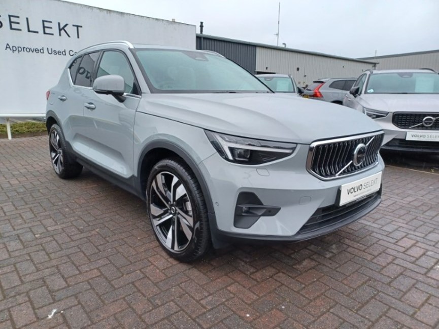 2025 (75) VOLVO XC40 2.0 B3P Ultra Bright 5dr Auto