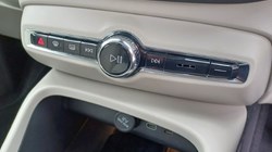 2025 (75) VOLVO XC40 2.0 B3P Ultra Bright 5dr Auto 5516374
