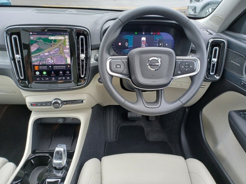 2025 (75) VOLVO XC40 2.0 B3P Ultra Bright 5dr Auto 5516397