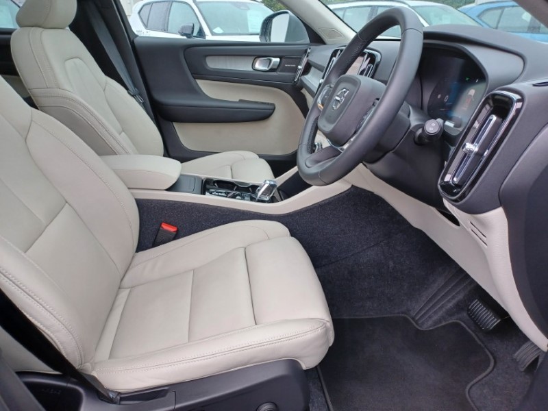 2025 (75) VOLVO XC40 2.0 B3P Ultra Bright 5dr Auto 5516392