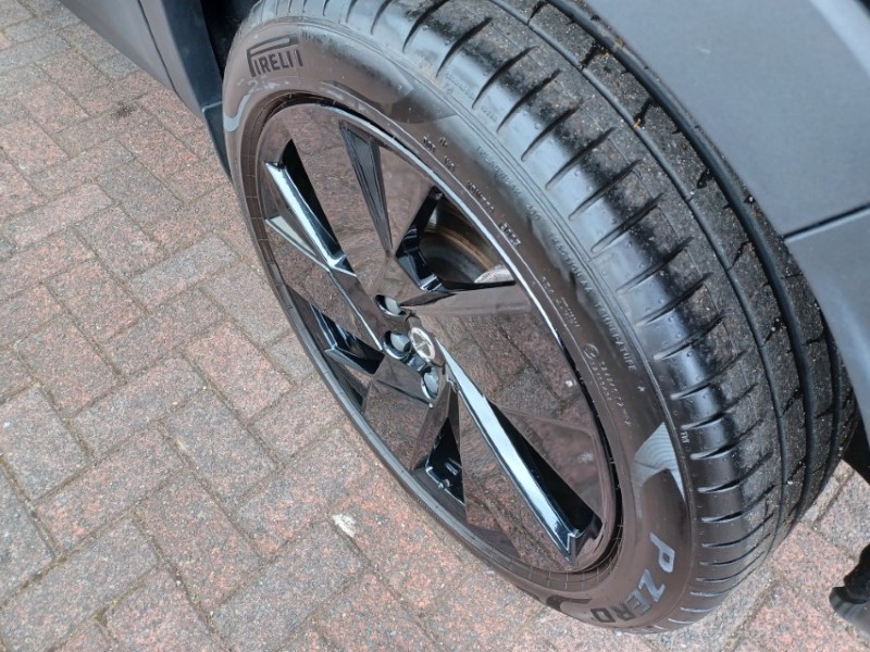 2025 (75) VOLVO XC40 2.0 B4P Plus Black Edition 5dr Auto 5567917