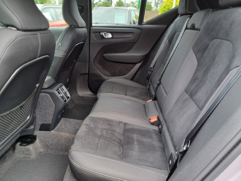 2025 (75) VOLVO XC40 2.0 B4P Plus Black Edition 5dr Auto 5568193