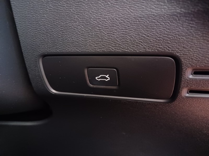 2025 (75) VOLVO XC40 2.0 B4P Plus Black Edition 5dr Auto 5567870
