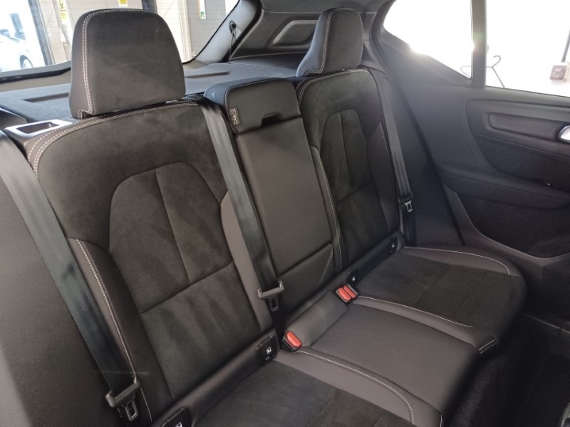 2025 (75) VOLVO XC40 2.0 B4P Plus Black Edition 5dr Auto 5567895