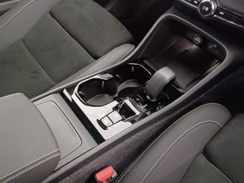2025 (75) VOLVO XC40 2.0 B4P Plus Black Edition 5dr Auto 5567875