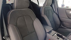 2025 (75) VOLVO XC40 2.0 B4P Plus Black Edition 5dr Auto 5567894