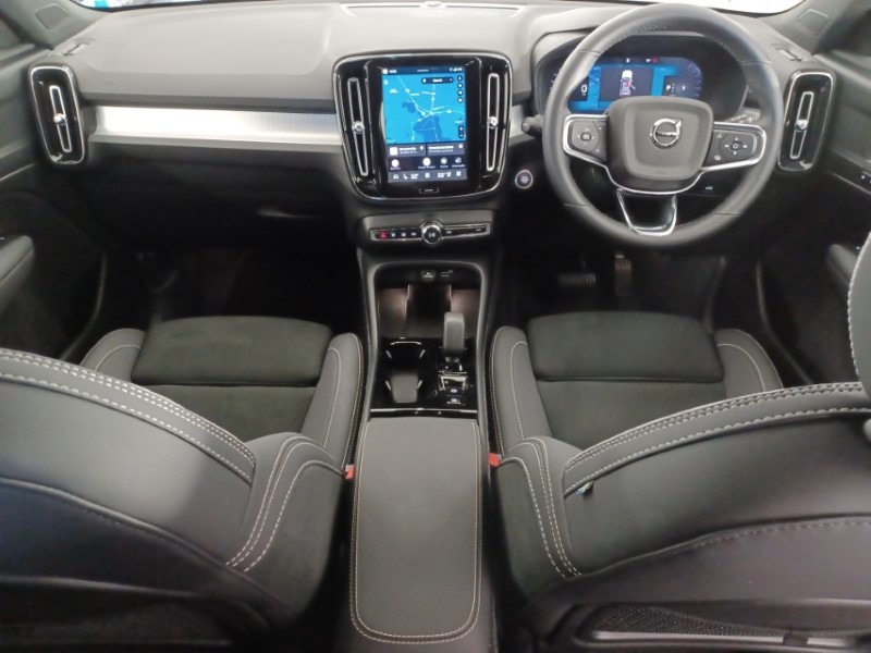 2025 (75) VOLVO XC40 2.0 B4P Plus Black Edition 5dr Auto 5567899