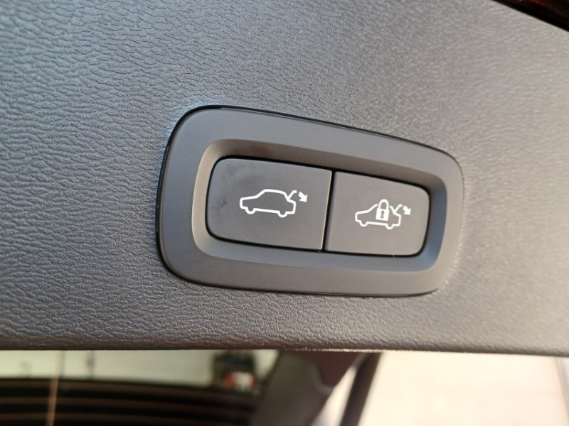 2025 (75) VOLVO XC40 2.0 B4P Plus Black Edition 5dr Auto 5567884