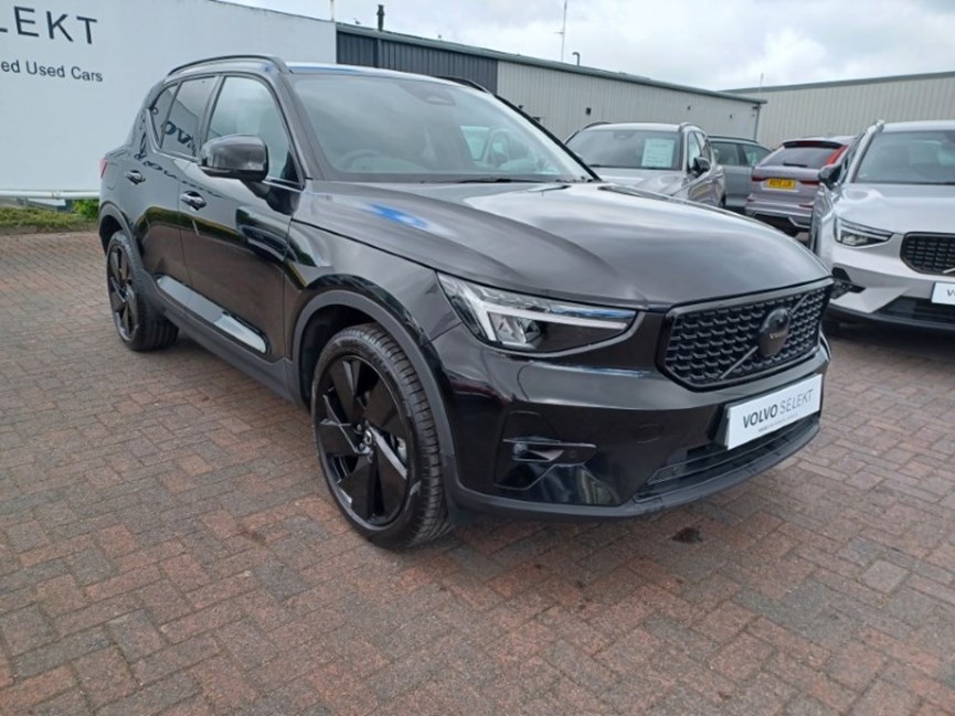 2025 (75) VOLVO XC40 2.0 B4P Plus Black Edition 5dr Auto