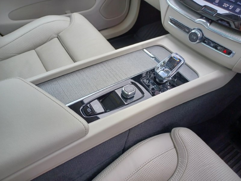 2024 (74) VOLVO XC60 2.0 T8 [455] PHEV Ultra Dark 5dr AWD Geartronic 5512061