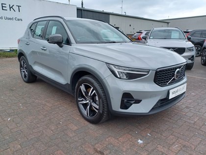 2023 (23) VOLVO XC40 2.0 B3P Plus Dark 5dr Auto